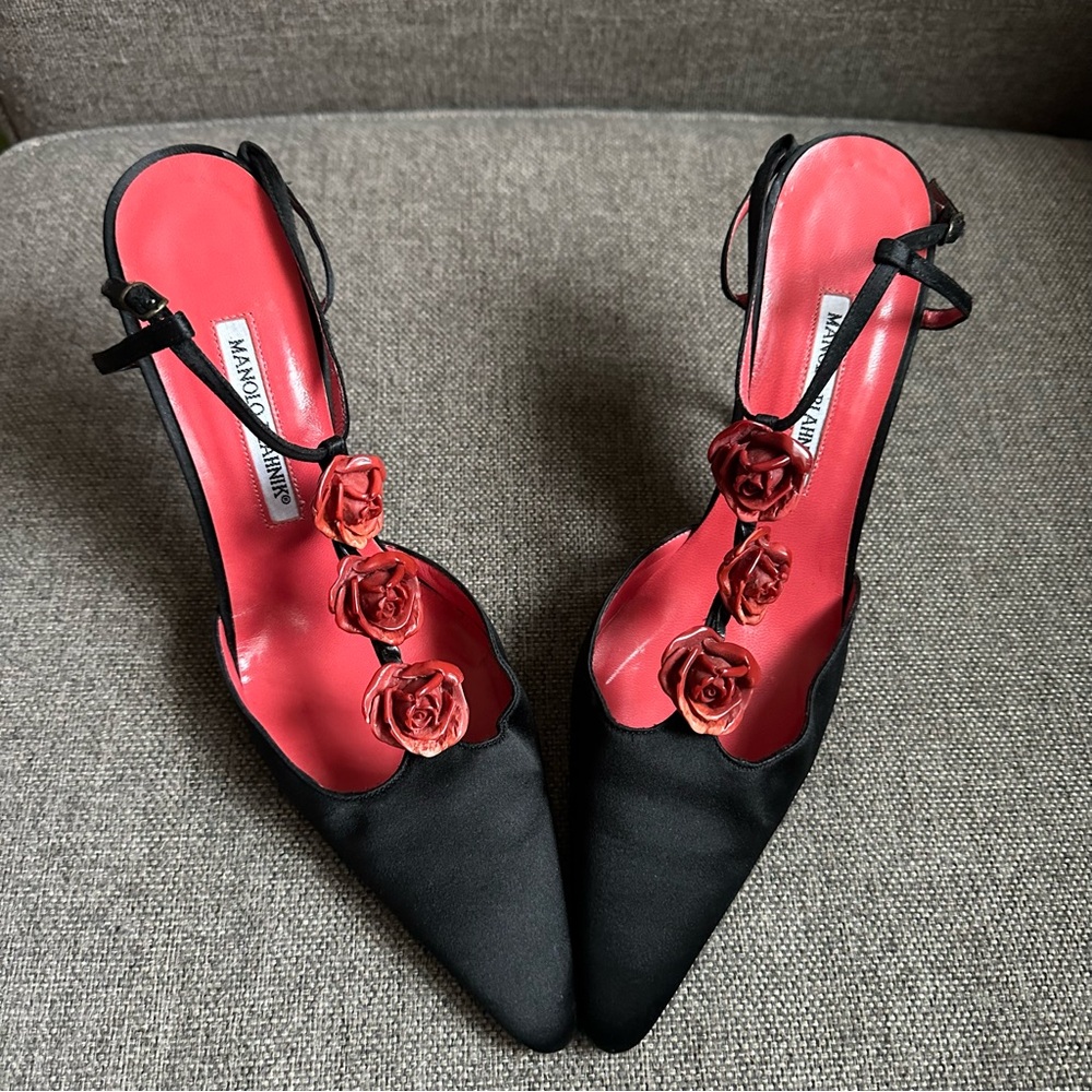 Vintage satin Manolo Blahnik rosebud heels - Picture 4 of 6
